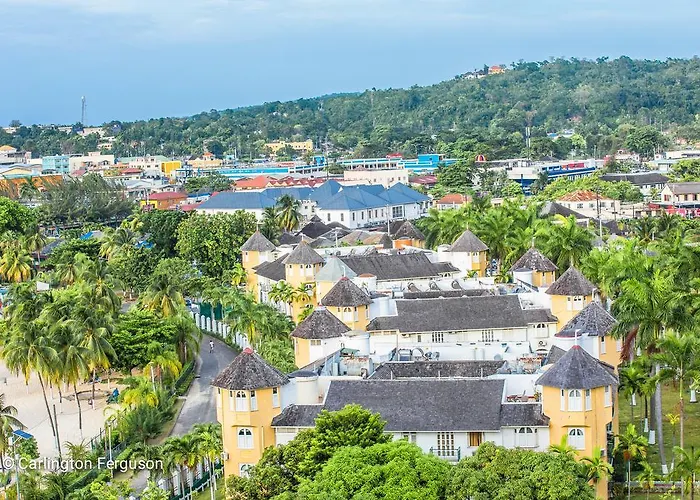 Turtle Towers Aparthotel Ocho Rios