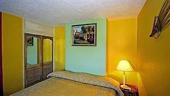 Turtle Towers Aparthotel
